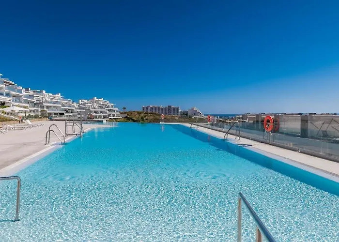 Oceana Views - Newly Built 3 Bedrooms - New Golden Mile Apartment *